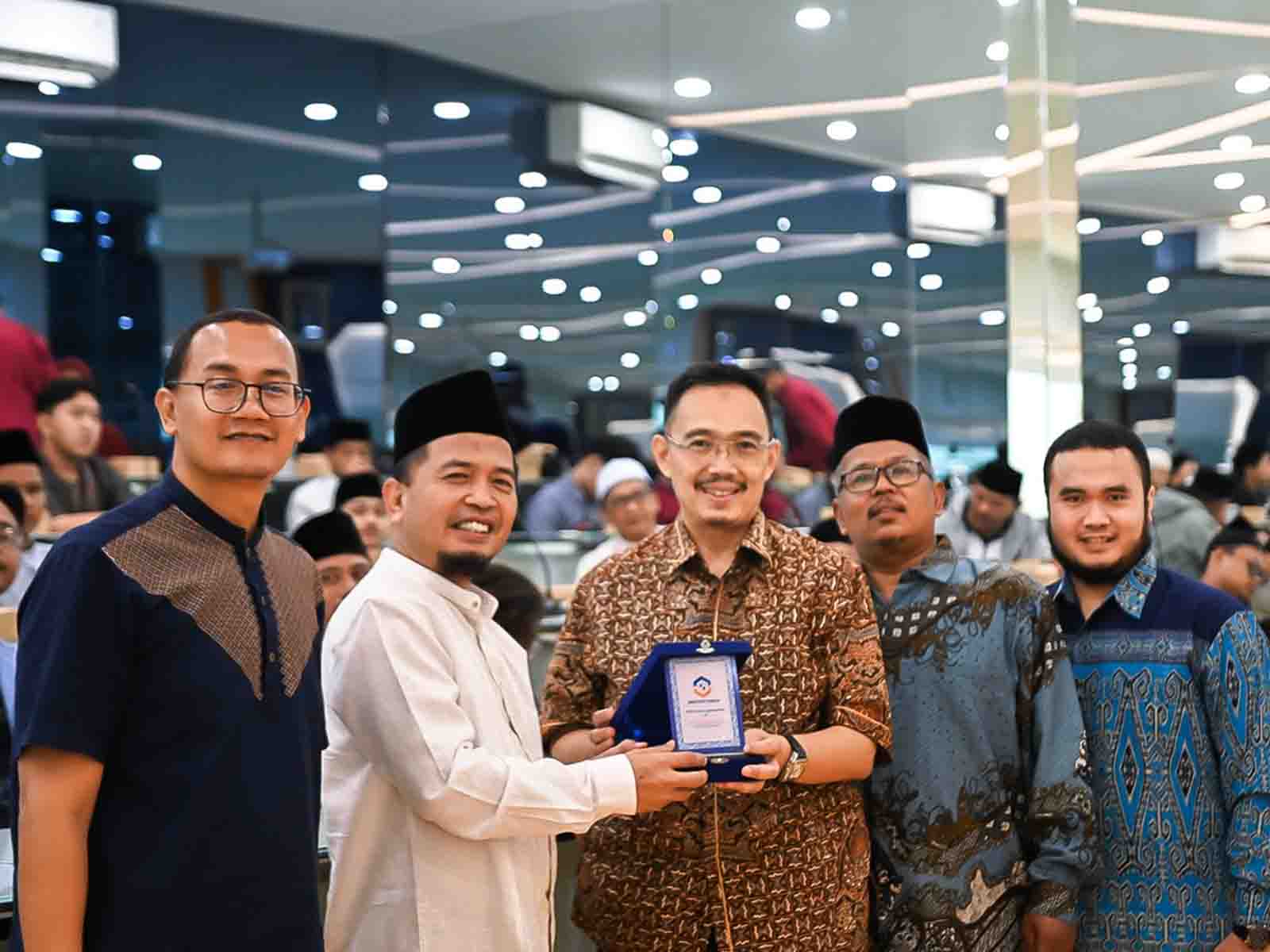 Foto bersama Jajaan Tazkia dan Andalus City Cirebon