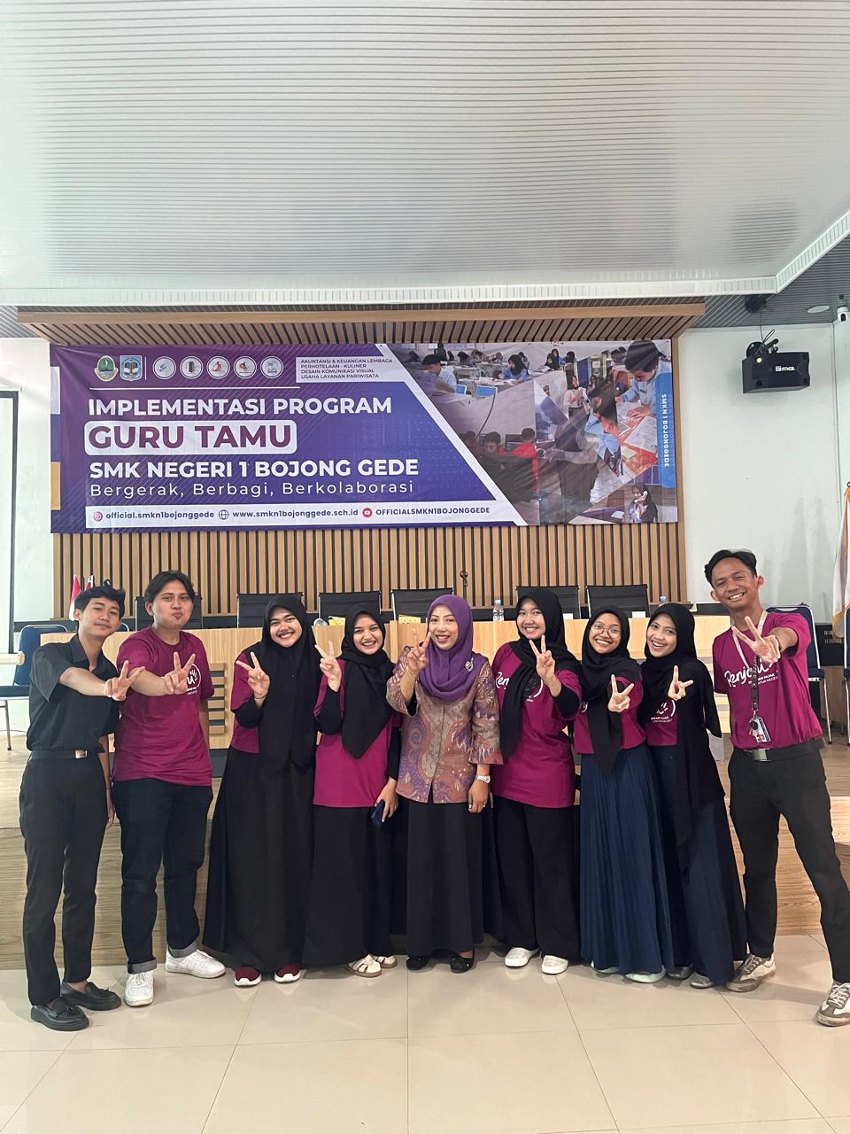 Foto Bersama Tax Center Tazkia SMK Bojong Gede 2