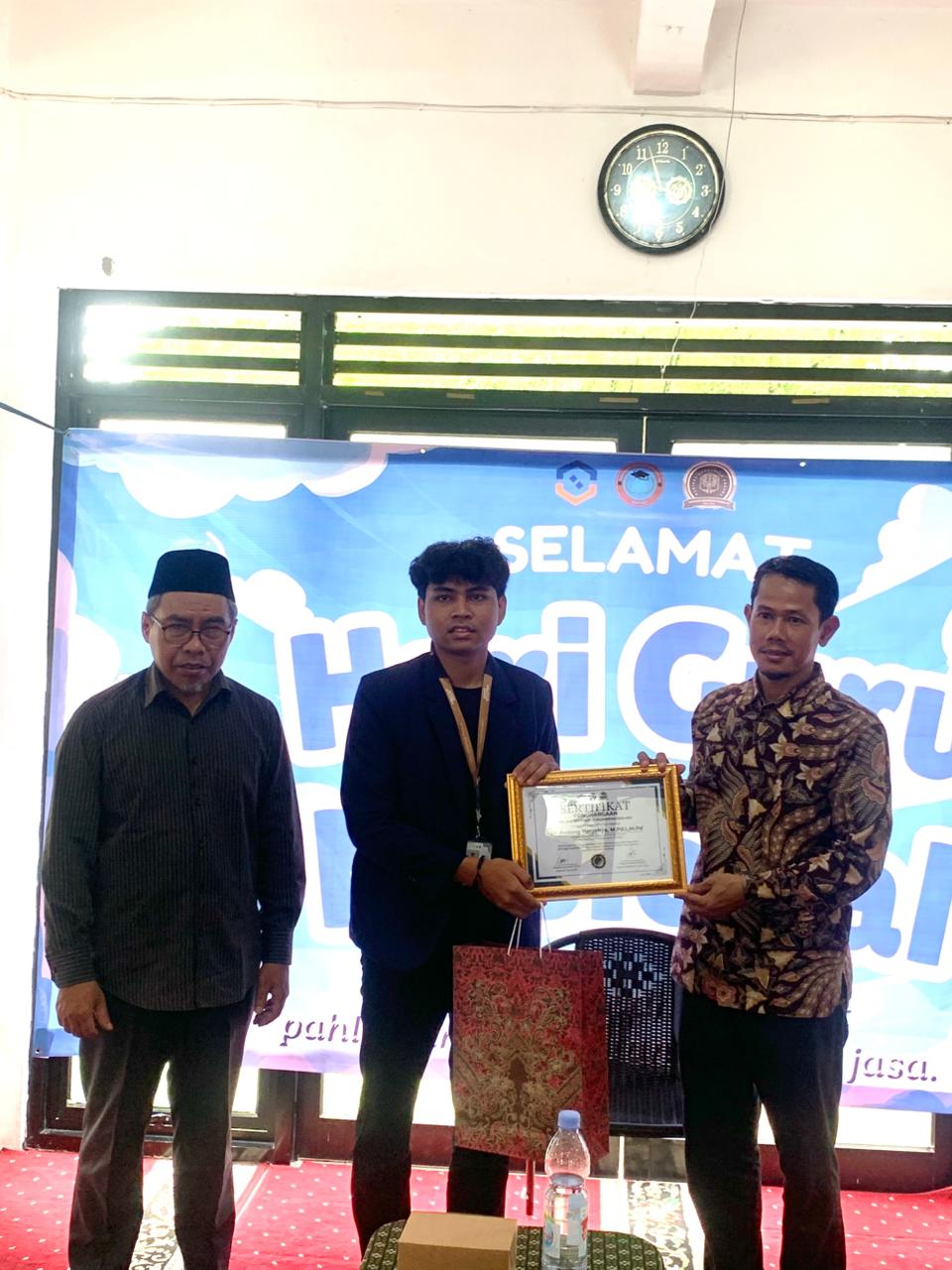 Hari Guru Tekankan Adab dan Literasi di Era Digital