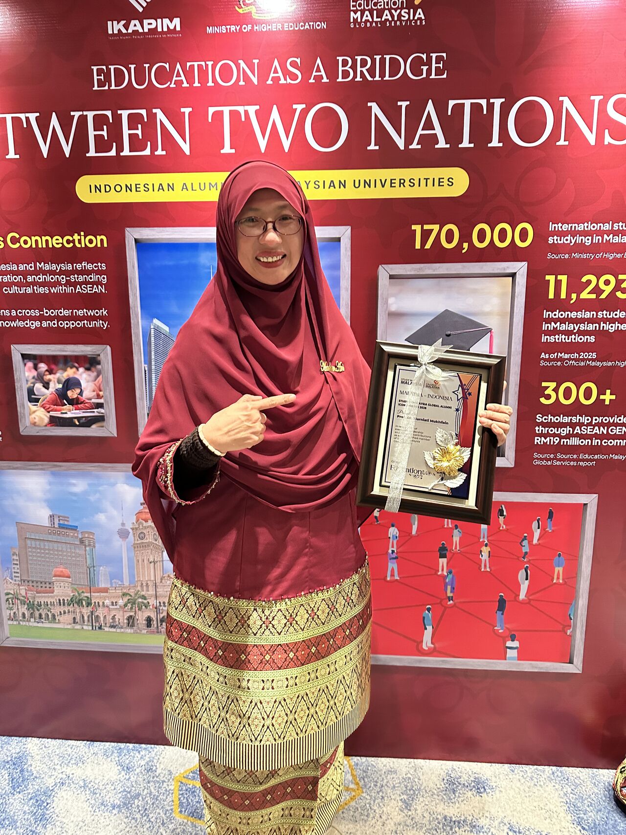 Guru Besar Universitas Tazkia Murniati Mukhlisin Raih Penghargaan Global Alumni Icon Award 2026