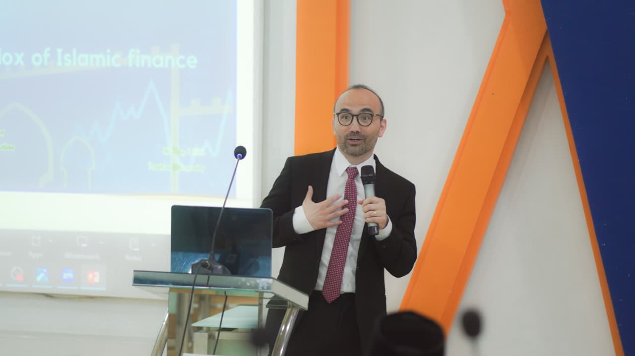 Dr Ryan Calder The paradox of islamic finance universitas tazkia