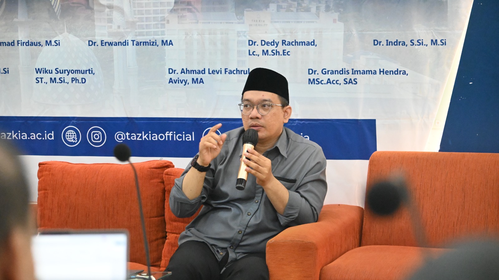 Dr. Ahmad Levi Fachrul Avivy M.A. Universitas Tazkia