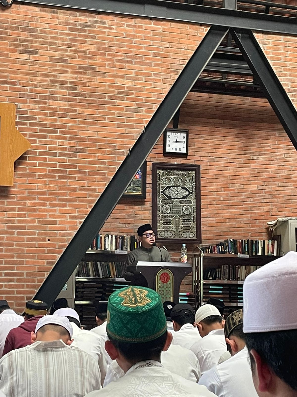 pak aziz tazkia