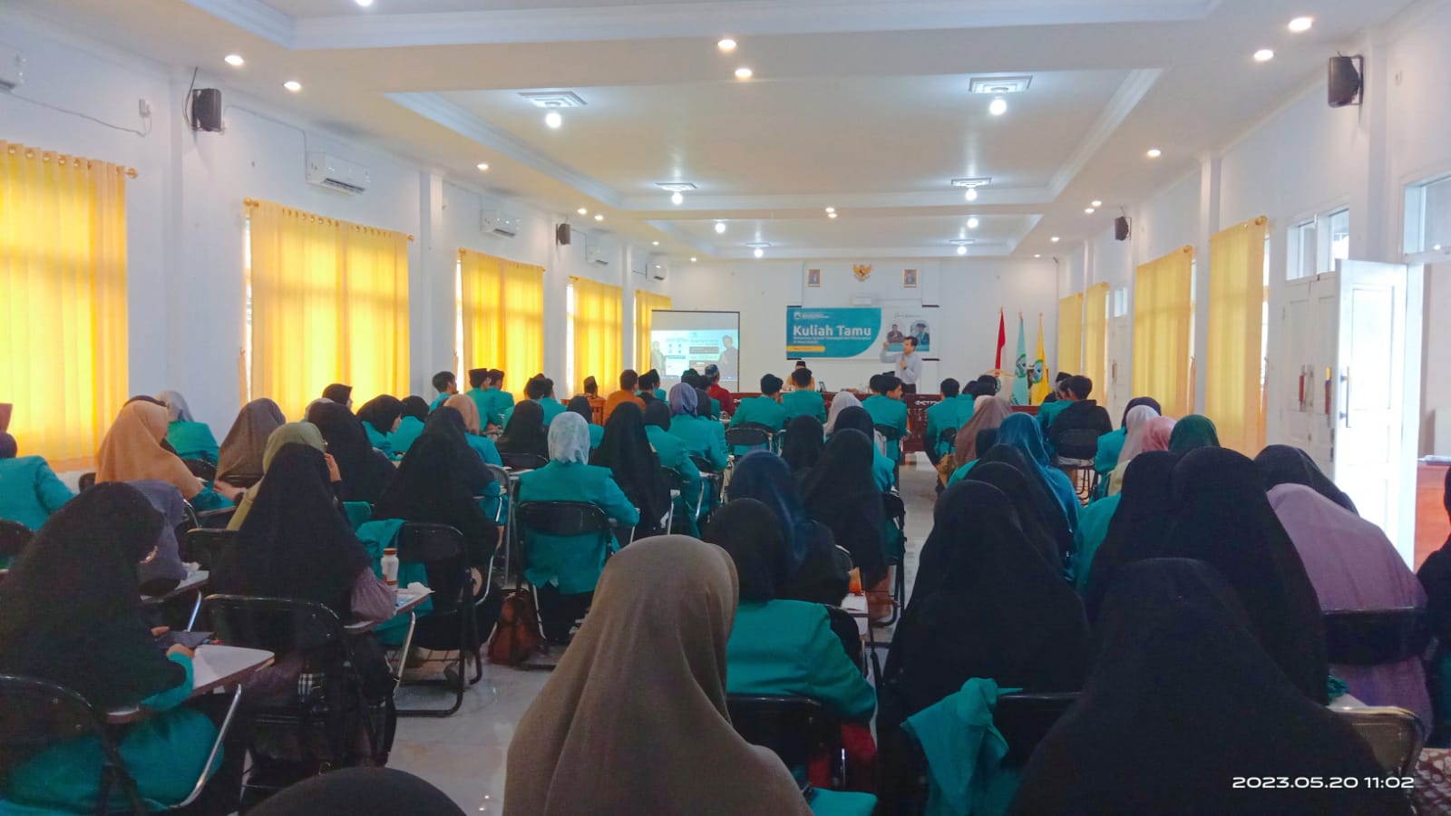 rektor tazkia multazzam wisuda