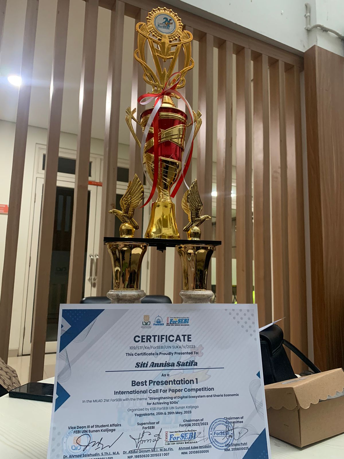 piala best paper tazkia