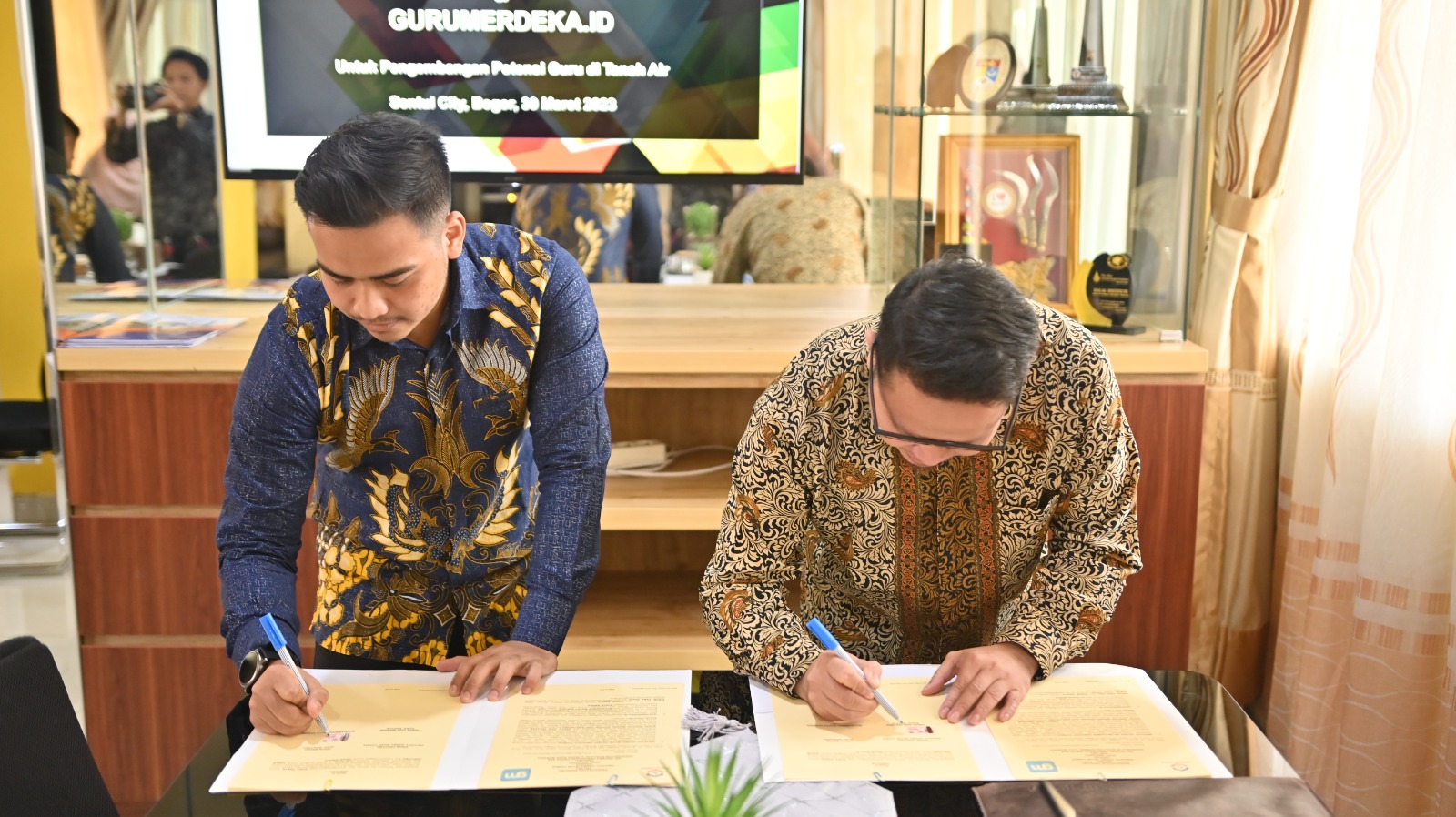 tanda tangan mou guru merdeka tazkia