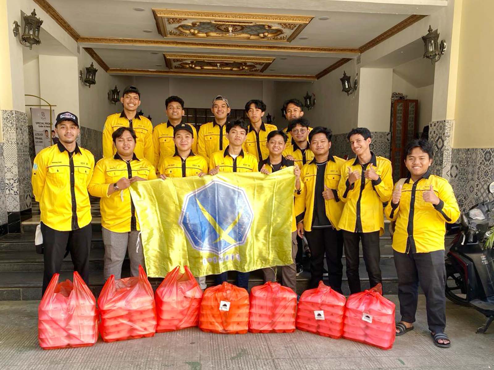 T Smart menggelar kegiatan sosial Berbagi On the Road di Sentul Cimahpar dan sekitarnya