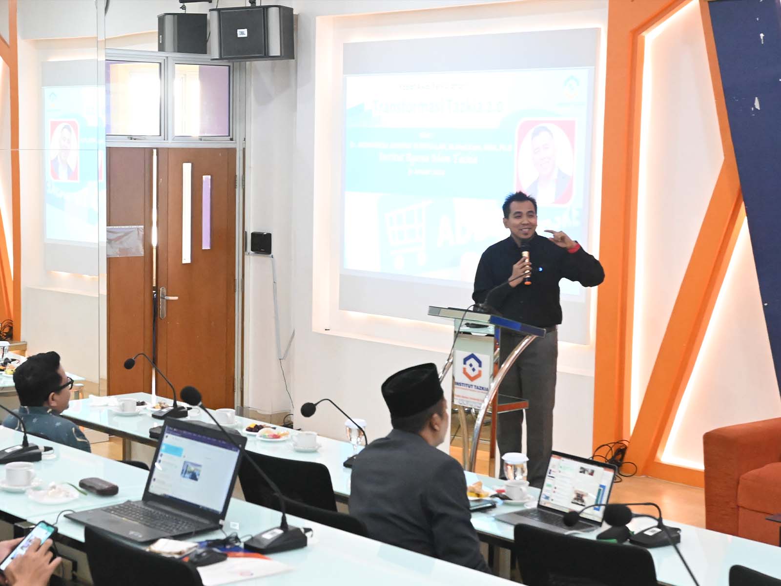 Rektor Institut Tazkia Bogor